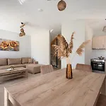 Ariadne Complex By Horizon Homes * Ofrinion