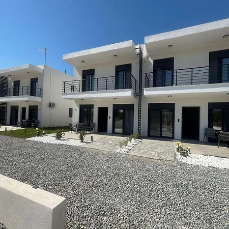 Ariadne Complex By Horizon Homes * Ofrínion