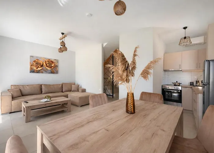 Ariadne Complex By Horizon Homes * Ofrínion